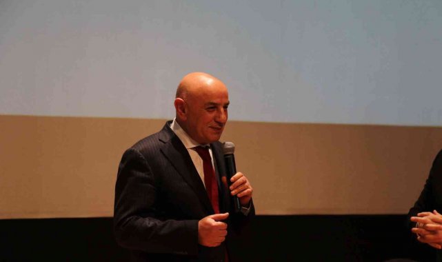 Başkan Altınok, gençlerle beraber metaverse deneyimi yaşadı