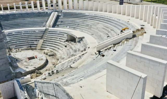 Başkan Atabay, Amfitiyatro çalışmalarını yerinde inceledi