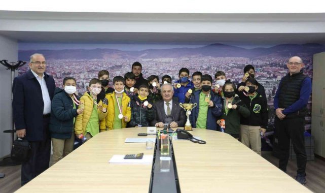 Başkan Aygün, başarılı öğrencileri tebrik etti