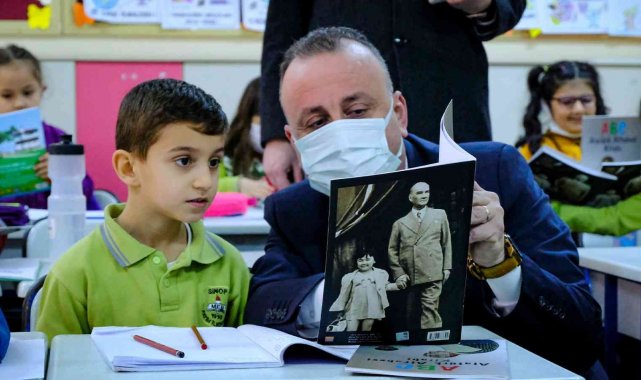 Başkan Ayhan'dan 'Kitap Kumbaram' projesine destek çağrısı
