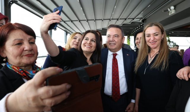 Başkan Böcek, Antalyalı kadın muhtarlarla buluştu