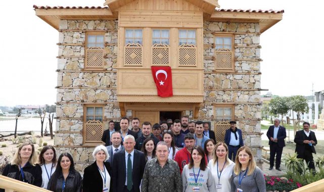 Başkan Böcek, EXPO 2021 Hatay&#039;da Antalya Bahçesi&#039;ni gezdi