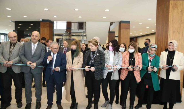 Başkan Büyükkılıç, doktorlar ile resim sergisi açtı