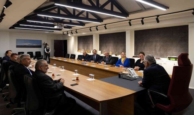 Başkan Büyükkılıç&#039;a muhtarlardan teşekkür ziyaretleri sürüyor