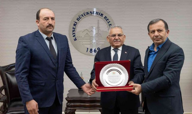 Başkan Büyükkılıç&#039;a Tomarza çiftçileri adına &#039;teşekkür plaketi&#039;