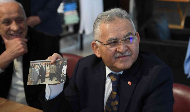 Başkan Büyükkılıç&#039;ı 22 yıl öncesine götüren fotoğraf karesi