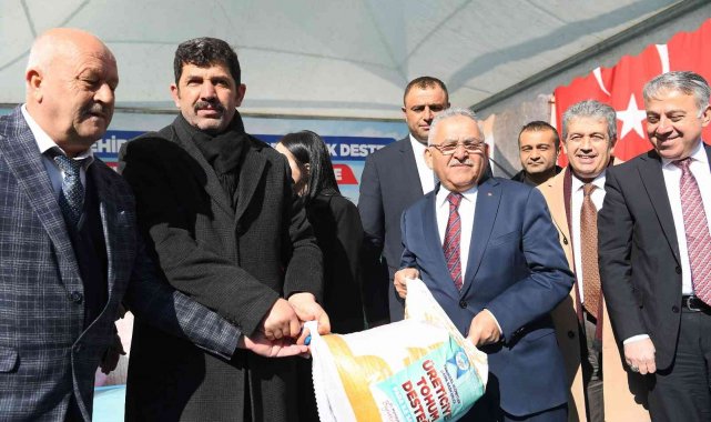 Başkan Büyükkılıç'tan çiftçilere 2.5 milyon TL'lik nohut tohumu desteği