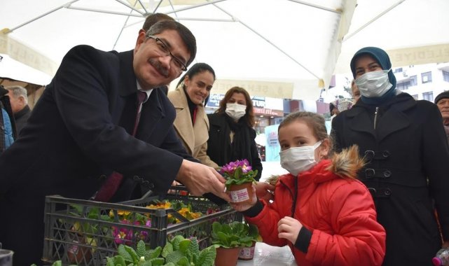 Başkan Çelik'ten kadınlara 8 Mart jesti