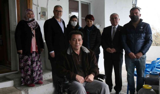 Başkan Çerçioğlu MS hastası muhtarın akülü tekerlekli sandalye talebini yerine getirdi