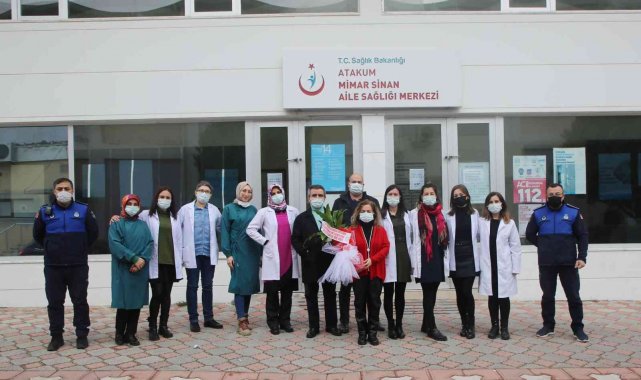 Başkan Deveci'den sağlıkçılara çiçek jesti