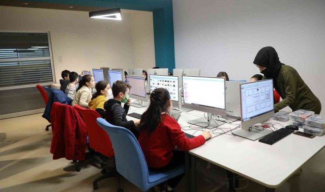Başkan Dr. Palancıoğlu: &quot;Çocuklar, robotik kodlama eğitimi ile beceri kazanıyor&quot;
