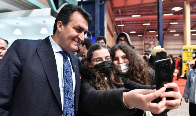 Başkan Dündar&#039;dan gençlere kandil simidi