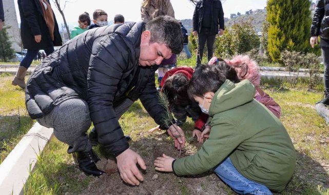 Başkan Kılıç, miniklerle fidan dikti