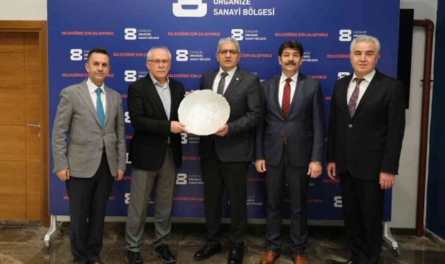 Başkan Küpeli ziyaretçilerini ağırladı