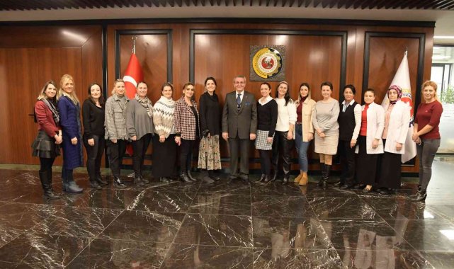 Başkan Murzioğlu'ndan personele 'Dünya Kadınlar Günü' hediyesi