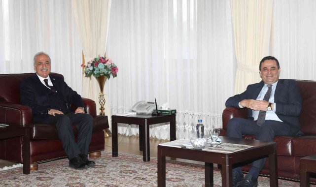 Başkan Mustafa Çetin, Rektör Çomaklı'ya tebrik ziyaretinde bulundu