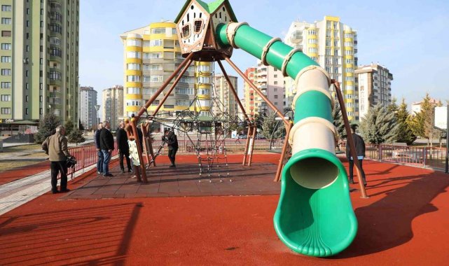 Başkan Palancıoğlu, parklardaki oyun gruplarını inceledi