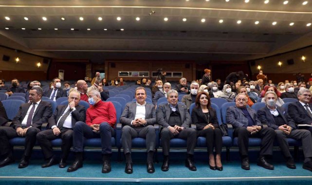 Başkan Seçer, 'Göçler ve Mersin Tarihi' kitabının imza günü ve söyleşisine katıldı