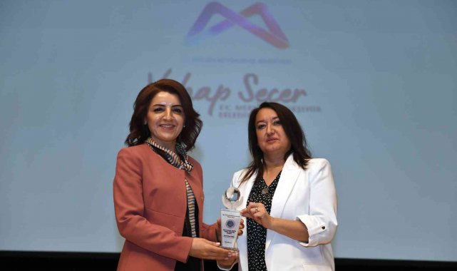 Başkan Seçer'e 'Kadın Dostu Yerel Yönetim Ödülü'