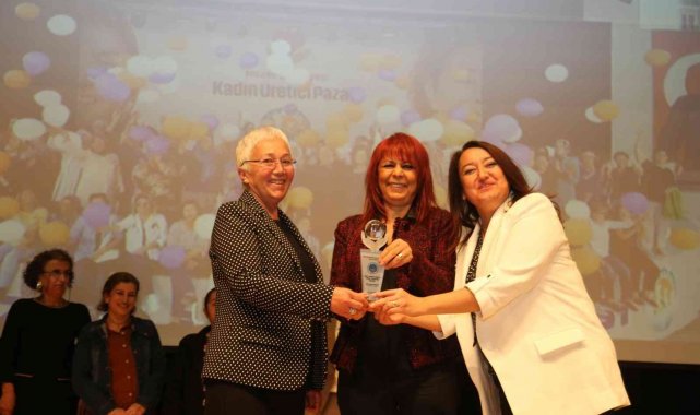 Başkan Tarhan'a kadın dostu yerel yönetim ödülü