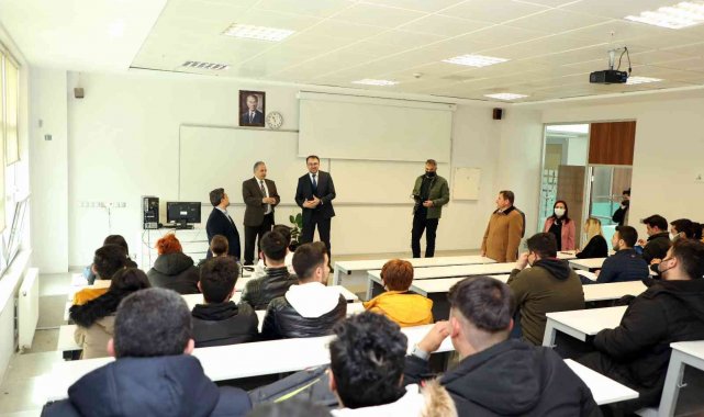 Başkan Yalçın KAYÜ&#039;lü gençlerle