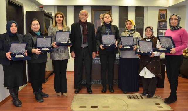 Başkan Yücelik'ten KGK İcra Komitesine plaket