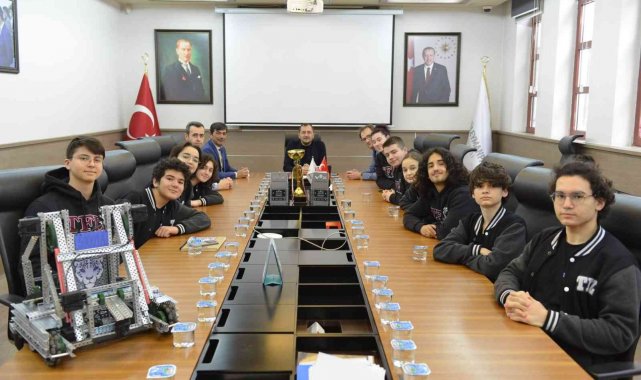 Başkan Yüksel, ABD yolundaki şampiyonları ağırladı