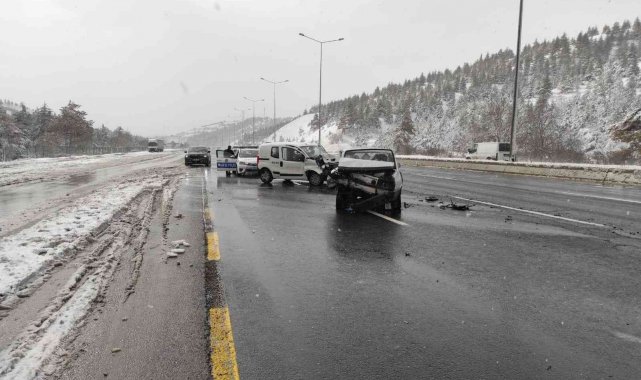 Başkent yağan karla beyaza büründü