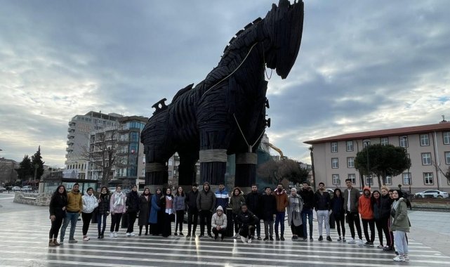 Batman Üniversitesi öğrencileri Sivas Ankara ve Çanakkale&#039;yi gezdi