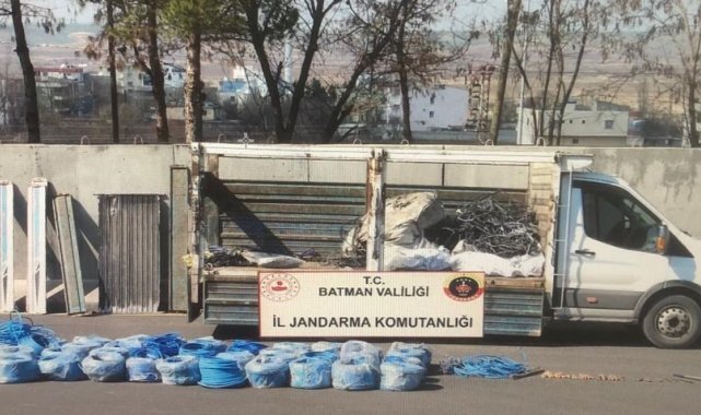 Batman'da kontrol noktasında durdurulan kamyonette çalıntı kablo ele geçirildi