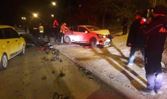 Bayburt&#039;ta 3 aracın karıştığı kazada 4 kişi yaralandı