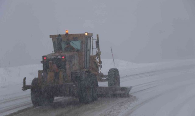Bayburt&#039;ta kar ve tipiden 14 köy yolu ulaşıma kapandı