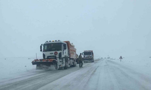 Bayburt&#039;ta kar ve tipiden 5 köy yolu ulaşıma kapandı