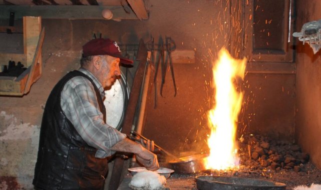 Bayburt'ta ramazan öncesi bakırlar kalaylanıyor