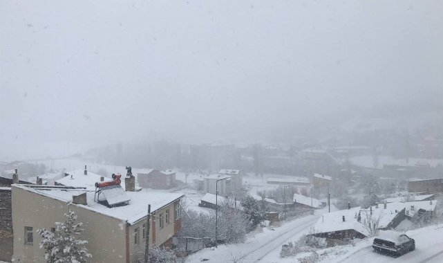 Bayburt'ta soğuk hava ve kar yağışı etkili oluyor