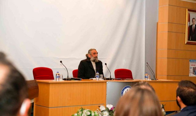 Bayburt&#039;un ilk sahafı Çetin öğrencilerle söyleşi gerçekleştirdi