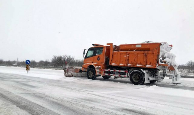 Bayburt&#039;un yüksek kesimlerinde karla mücadele sürüyor