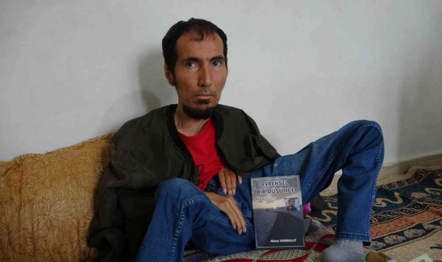 Bedensel engelli genç 15&#039;inci kitabını çıkardı