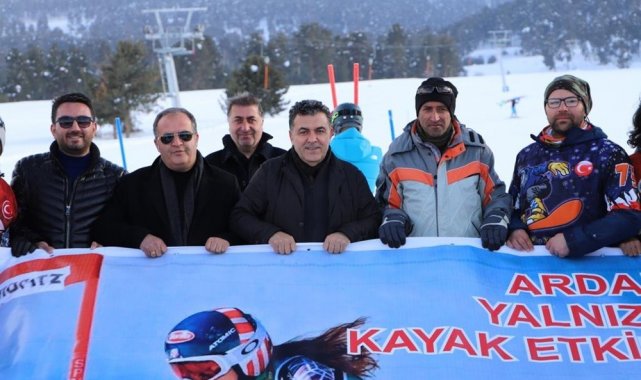 Belediyenin destek verdiği 'kar kurtları'ndan nefes kesen gösteri