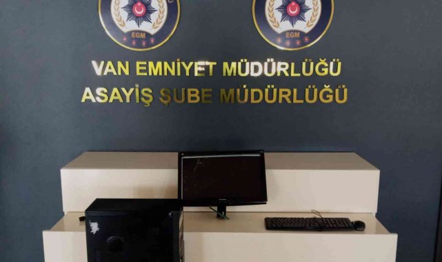 Belediyeye ait kitap kafede bilgisayar hırsızlığı