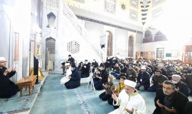 Berat Gecesi'nde eller semaya açıldı