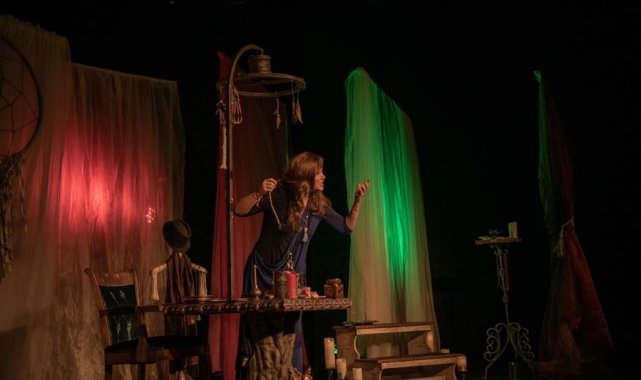 Berna Laçin Kuşadası&#039;nda Kadınlar İçin Sahne Aldı