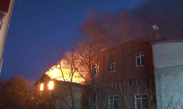 Beykoz&#039;da korkutan ev yangını