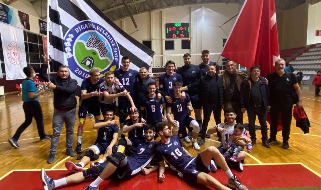 Bigadiç Belediyespor lideri devirdi