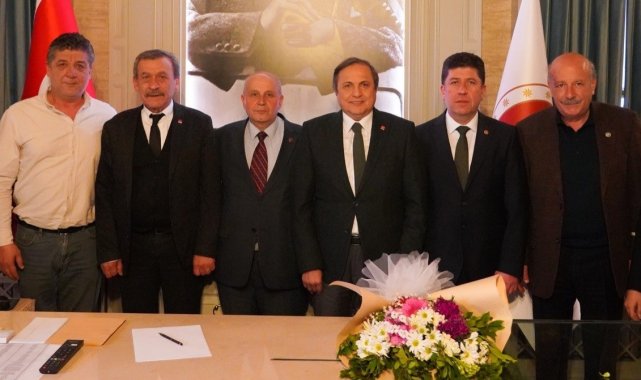 Bilecik Belediye Başkan Vekili Tüfekçioğlu, ilk gününde çiçeklerle karşılandı