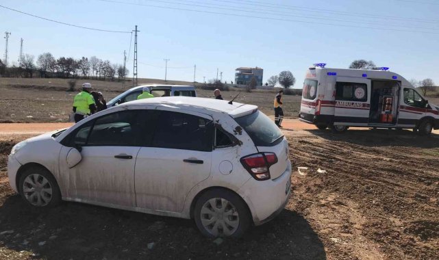 Bilecik'te anne ve oğlu kazada yaralandı