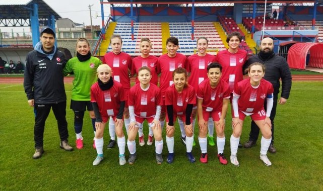 Bilecikspor kadın futbol takımı bir düzineden fazla gol attı