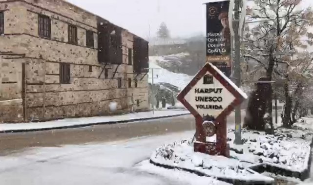 Bin 73 rakımlı Harput mart ayında beyaza büründü