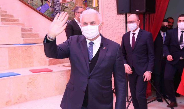 Binali Yıldırım öğrencilerle buluştu