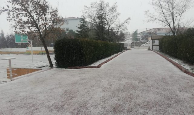 Bir günde hem yağmur hem kar hem de dolu yağdı